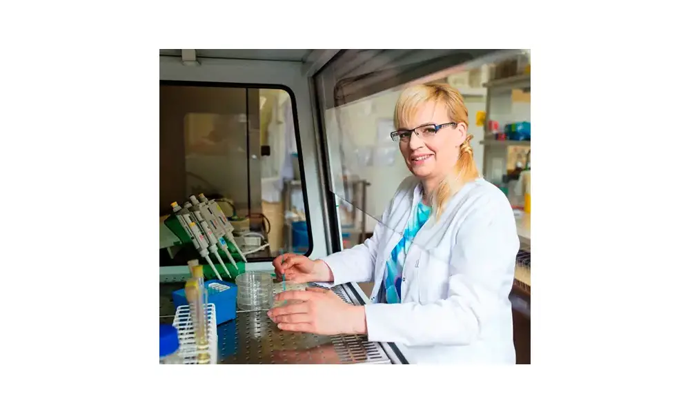 Dr hab. Katarzyna Kasperkiewicz, prof. UŚ